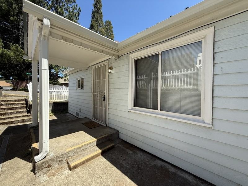 203 Southwest Pine Avenue - Photo 2 of 9