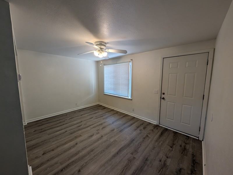 203 Southwest Pine Avenue - Photo 4 of 9