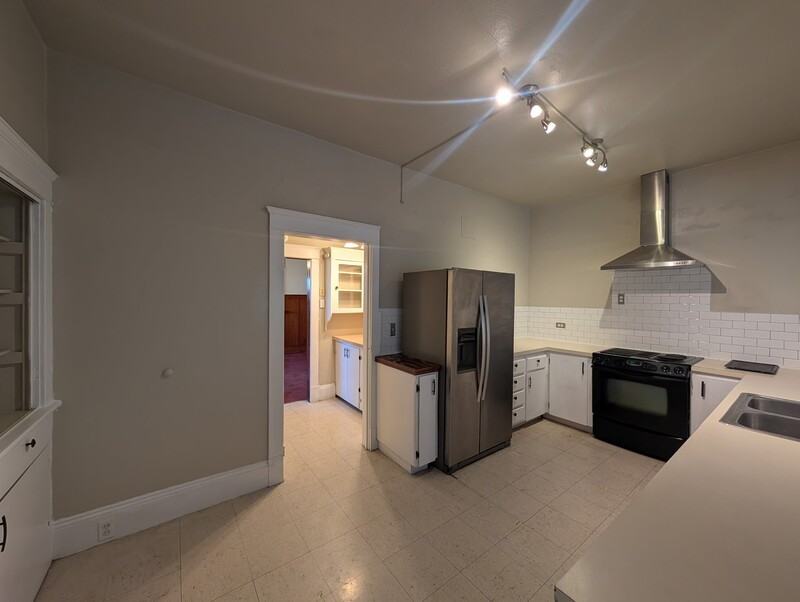 605 Se Mosher Ave #1 - Photo 4 of 10