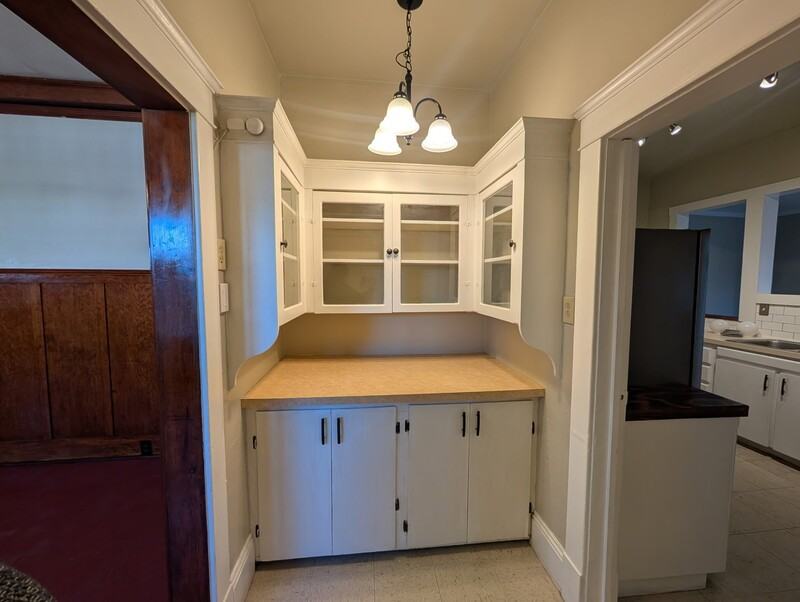 605 Se Mosher Ave #1 - Photo 5 of 10