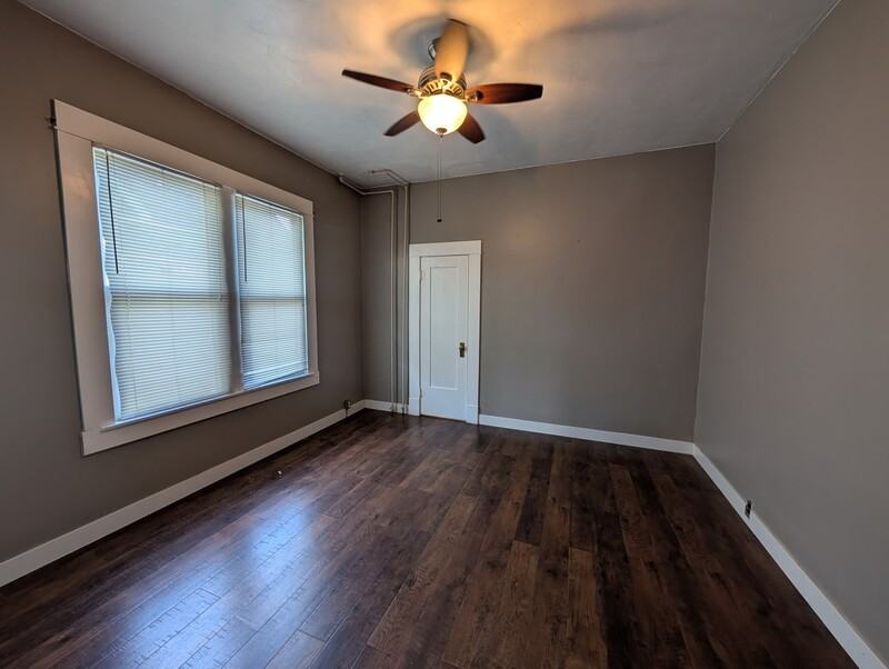 605 Se Mosher Ave #1 - Photo 7 of 10