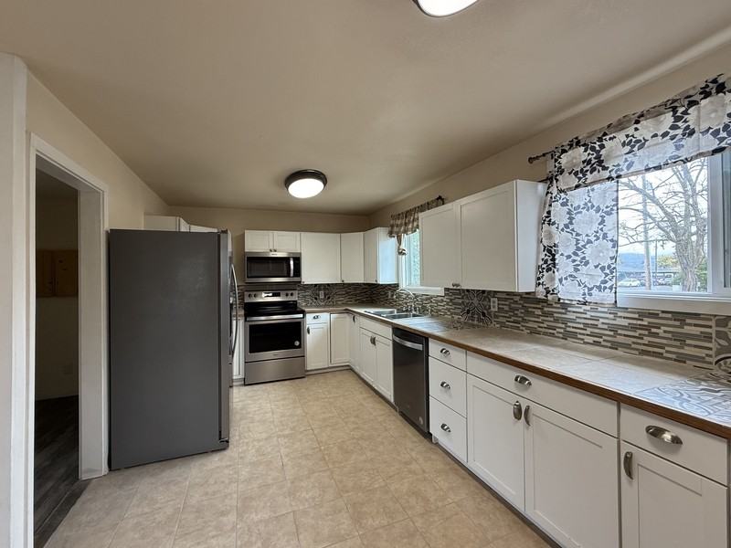 2347 Cannon Avenue - Photo 7 of 18