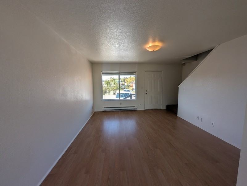 275 Nw Rose St #J - Photo 2 of 9