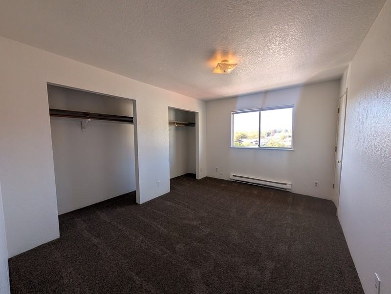 275 Nw Rose St #J - Photo 5 of 9