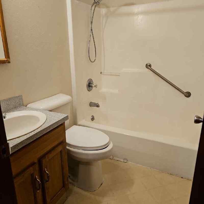 626 Ne Anderson St - Photo 6 of 8