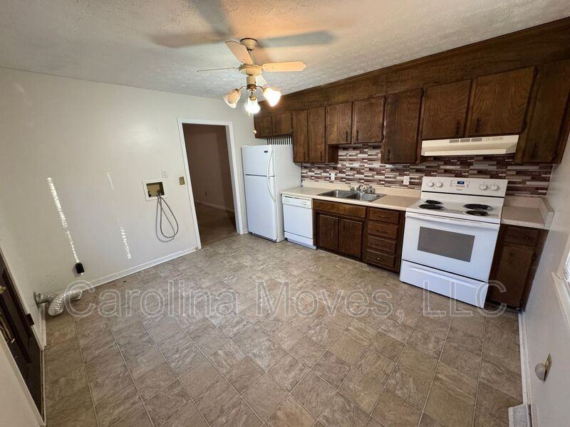 117 Wardview Ave - Photo 4 of 10