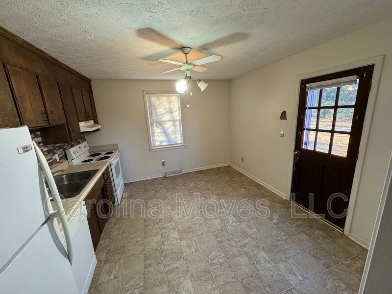 117 Wardview Ave - Photo 5 of 10