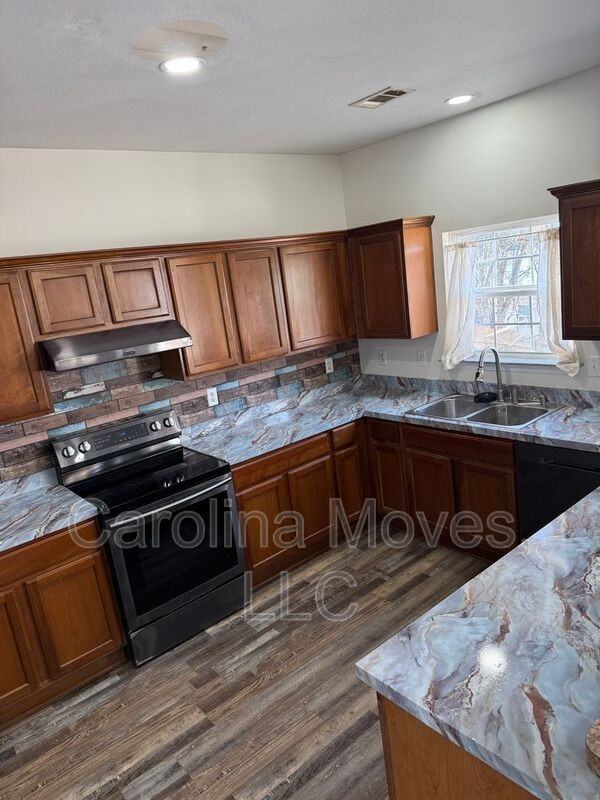 223 Collingwood Ln - Photo 7 of 21