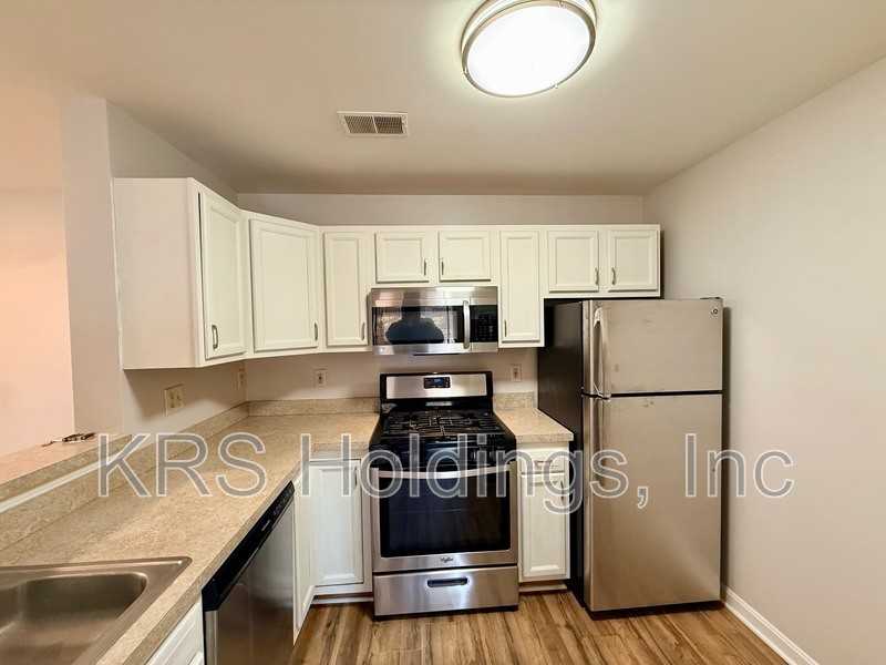 13621 Garfield Pl #102 - Photo 5 of 15