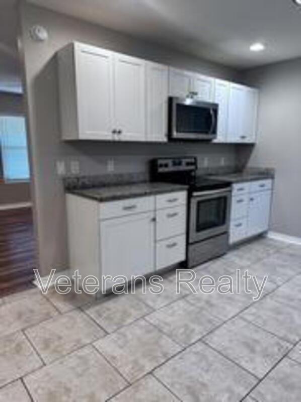 113 Alverado Drive - Photo 5 of 14