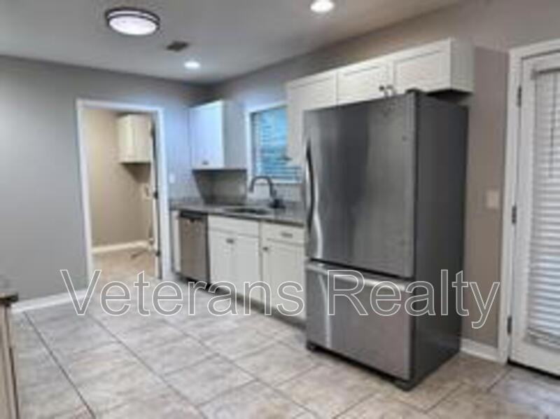 113 Alverado Drive - Photo 6 of 14