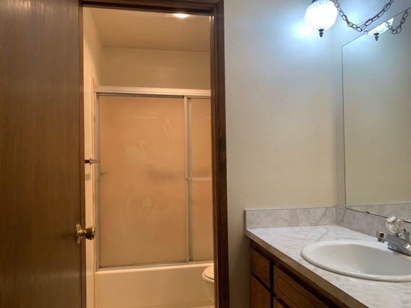 507 Ne D St #6 - Photo 5 of 11