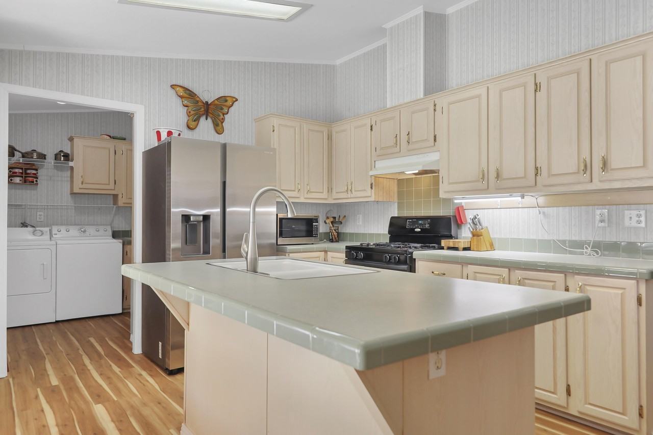 60781 Painted Hills Rd - Photo 2 of 39