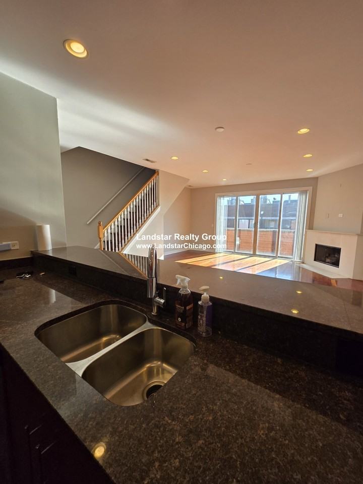 2358 West School Street #4W - Photo 4 of 26