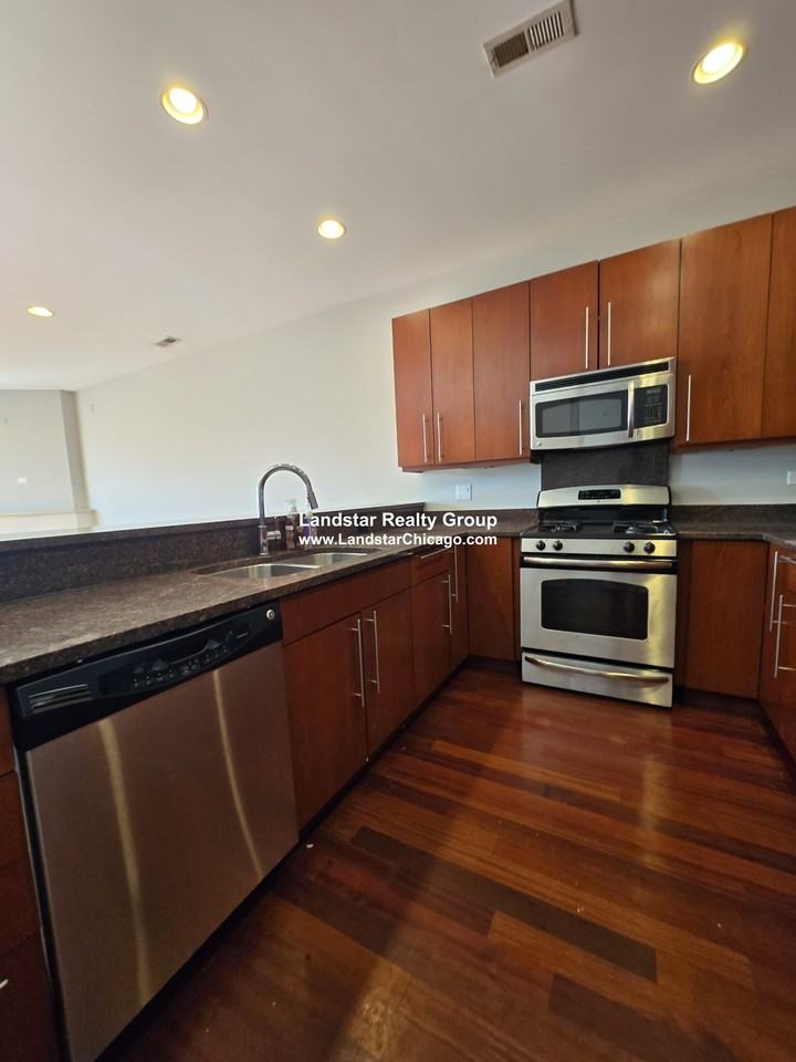 2358 West School Street #4W - Photo 6 of 26