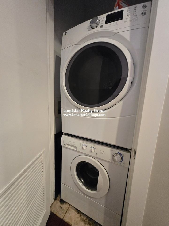 2358 West School Street #4W - Photo 7 of 26