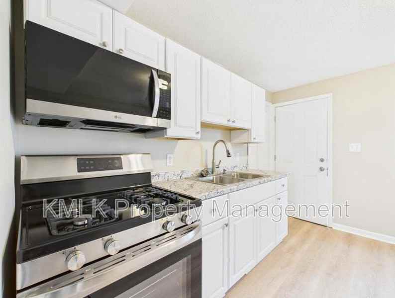 9042 Maple Grove Rd - Photo 2 of 30