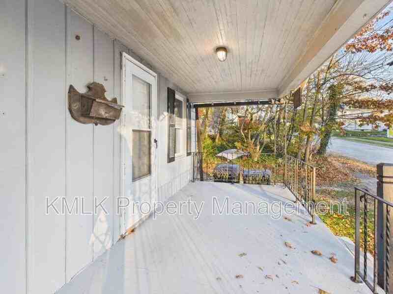 973 Harrison Ave - Photo 4 of 39