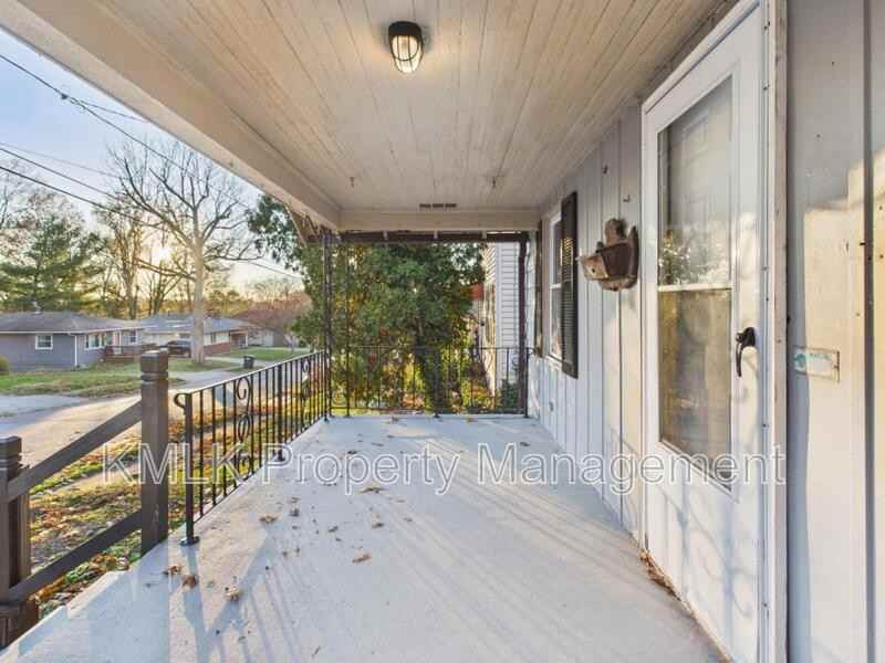 973 Harrison Ave - Photo 5 of 39