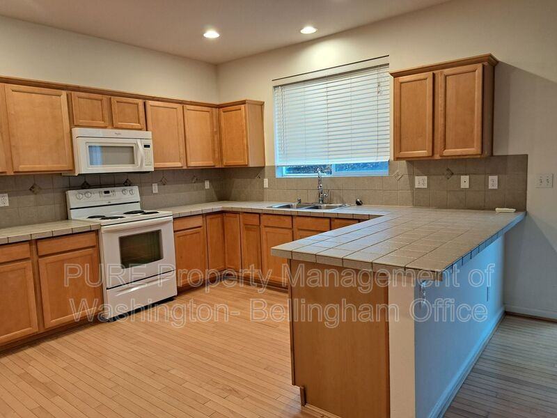 2405 84th Ave Ne - Photo 2 of 16