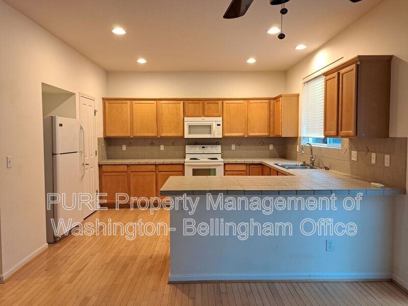 2405 84th Ave Ne - Photo 3 of 16