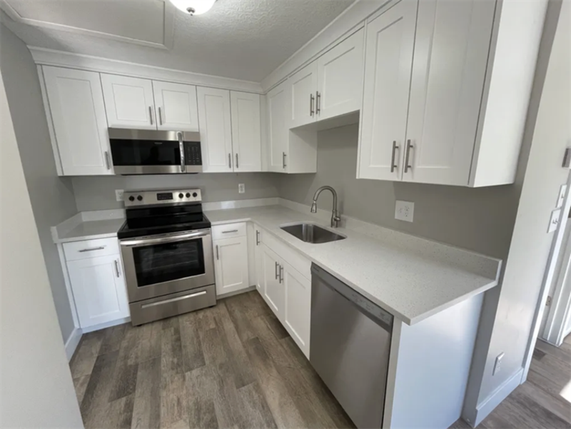 945 Sw - Photo 2 of 17