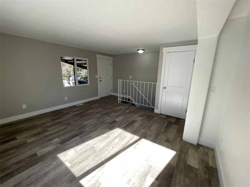 945 Sw - Photo 4 of 17