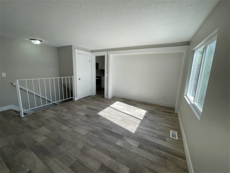 945 Sw - Photo 6 of 17