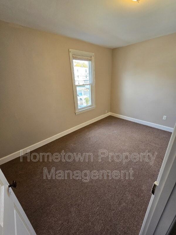 209 Lincoln St - Photo 3 of 11