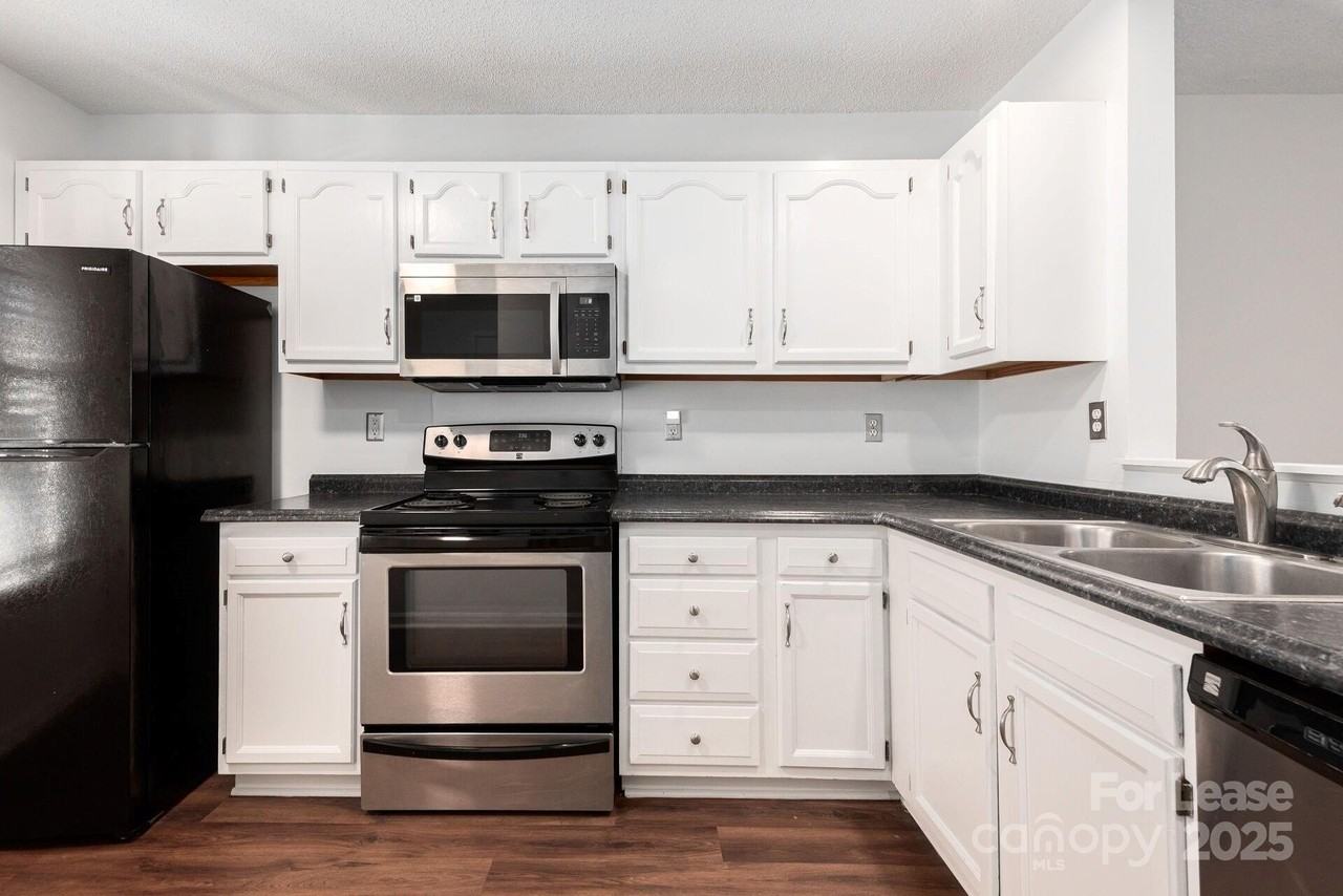 9204 Four Mile Creek Rd - Photo 3 of 18