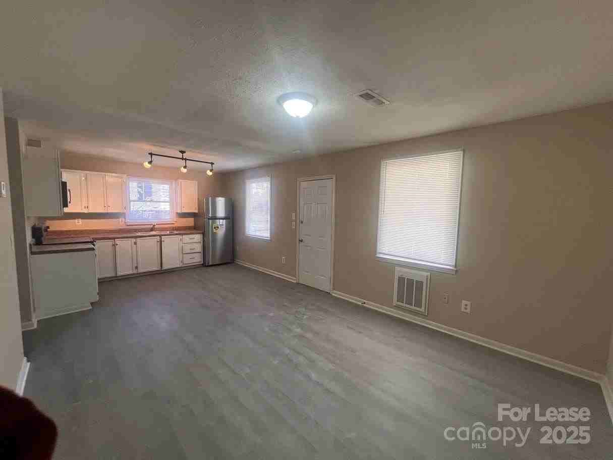 144 Mountain View Rd Unit B #B - Photo 4 of 25