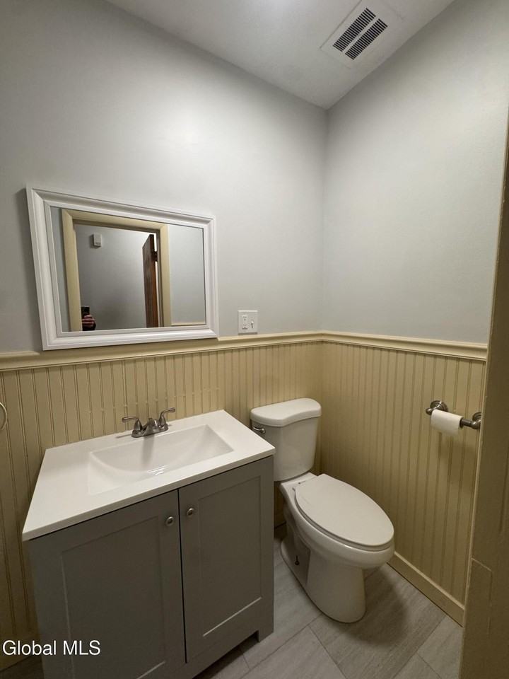 133 S Lake Ave Apt 2 #2 - Photo 6 of 17