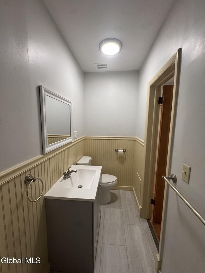 133 S Lake Ave Apt 2 #2 - Photo 7 of 17