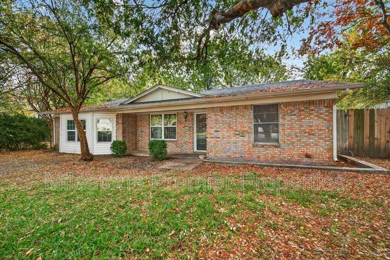 218 East Kansas Street - Photo 2 of 24