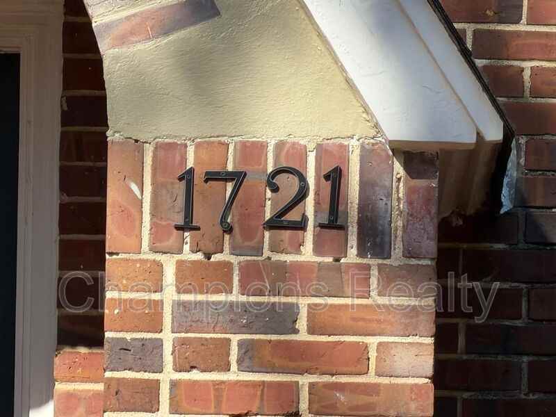 1721 Saint Elmo Dr - Photo 2 of 8