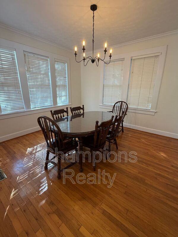 1721 Saint Elmo Dr - Photo 5 of 8