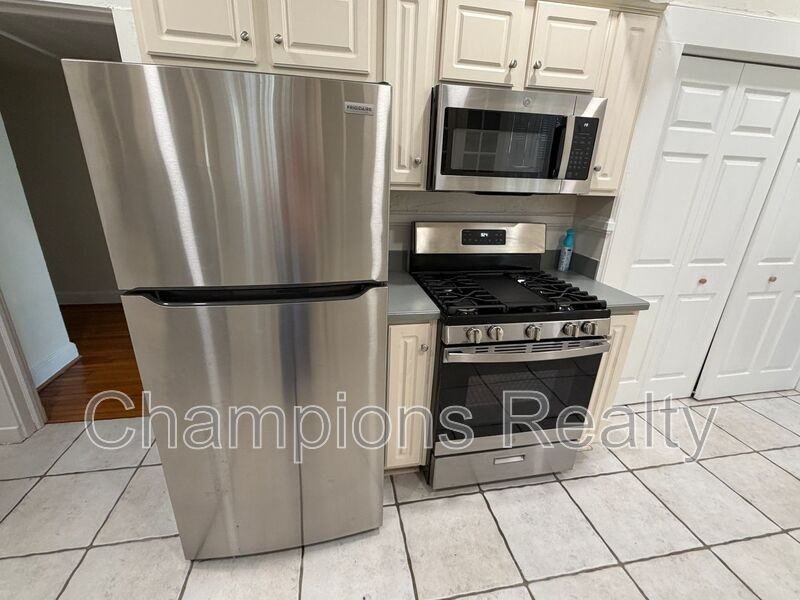 1721 Saint Elmo Dr - Photo 7 of 8