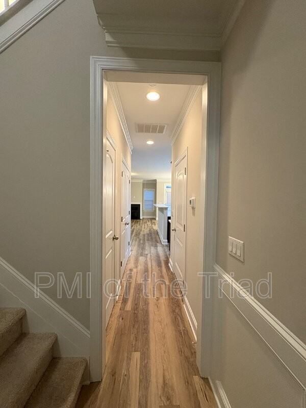 1103 Chariot Sq - Photo 4 of 27