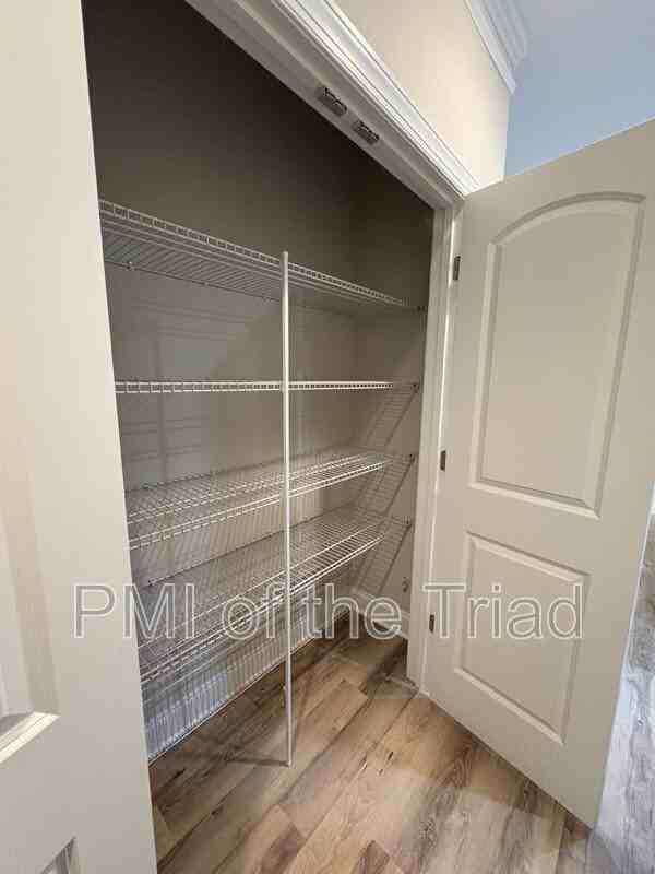 1103 Chariot Sq - Photo 6 of 27