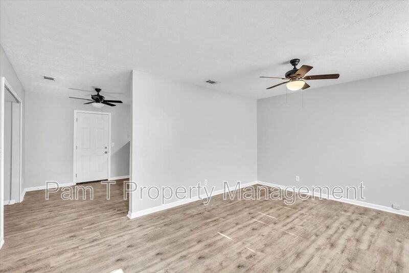 235 Bordeaux Ln - Photo 3 of 25