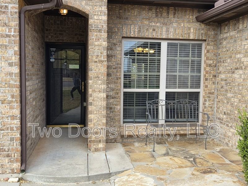 19217 Grassmere Way - Photo 3 of 33