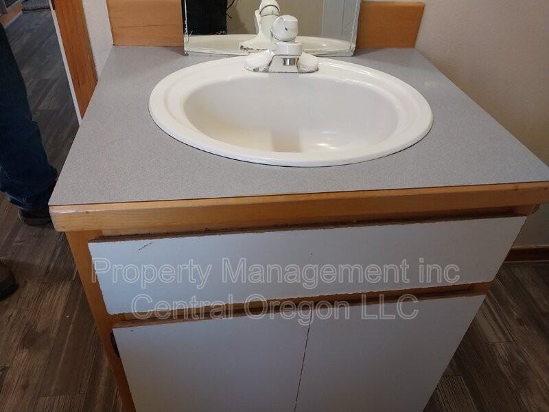 435 Se 9th St - Photo 6 of 9
