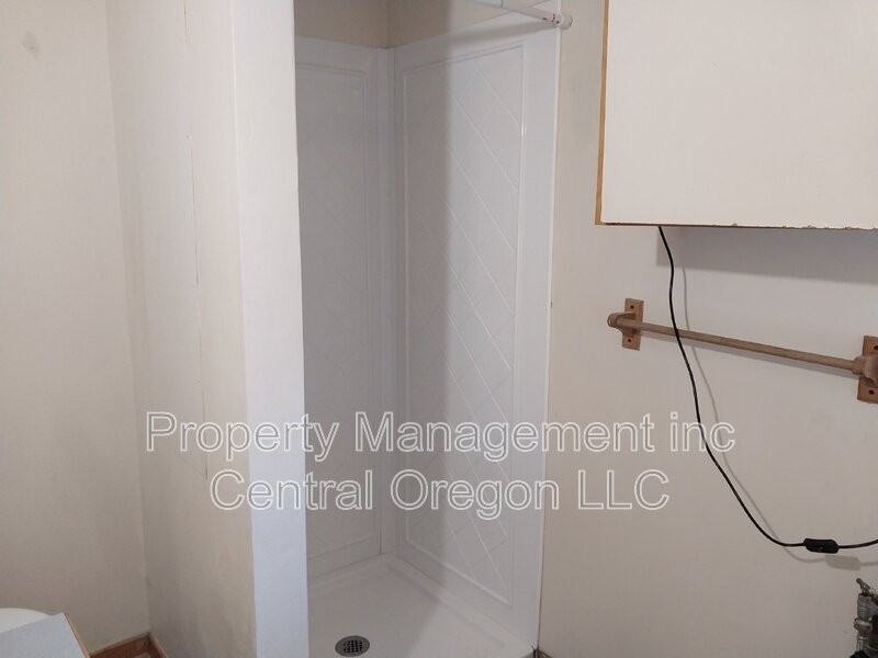 435 Se 9th St - Photo 7 of 9