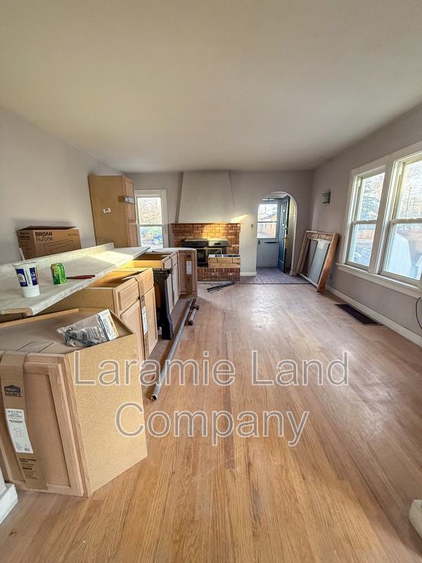 658 N 10th St - Photo 4 of 8