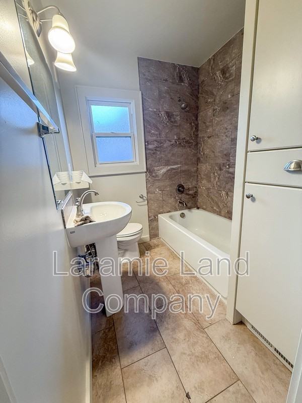 658 N 10th St - Photo 7 of 8