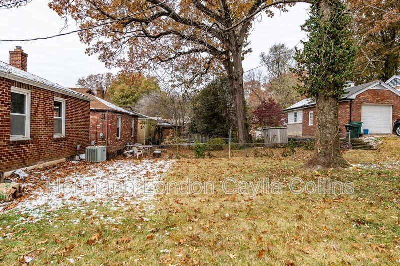 7725 Kenridge Ln - Photo 2 of 21