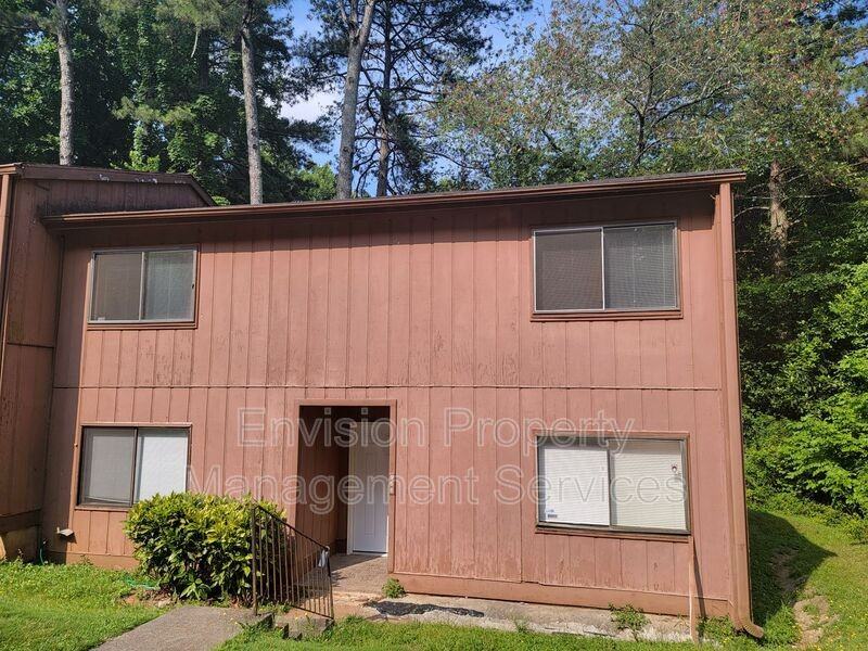 966 Pine Hollow Road - Photo 2 of 7