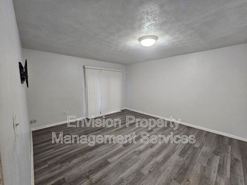 966 Pine Hollow Road - Photo 3 of 7