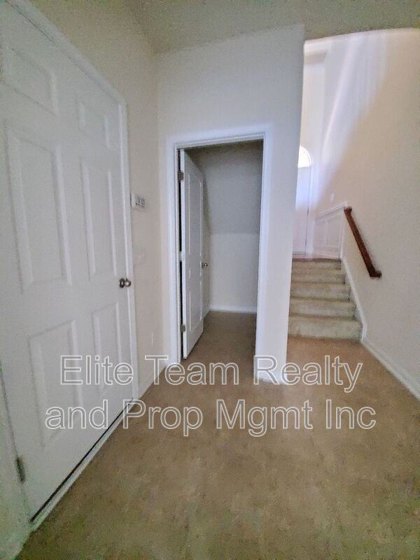 11190 Bridgewater Dr - Photo 2 of 30