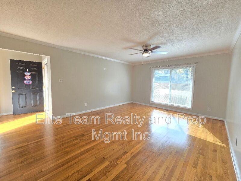 910 Holly Dr - Photo 2 of 24